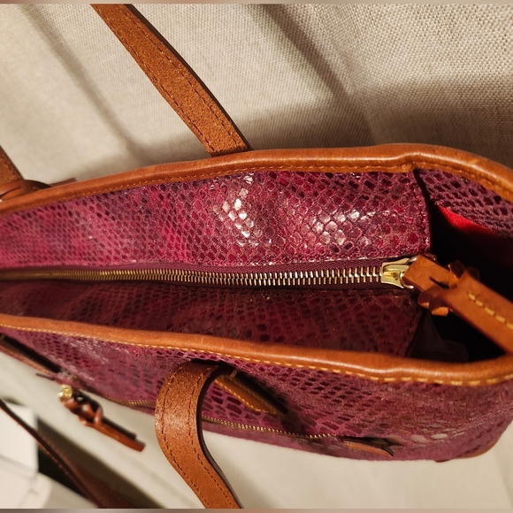 Dooney & Bourke Charleston Shopper Fushia Embossed Leather/Vanchetta Trim - Picture 7 of 15